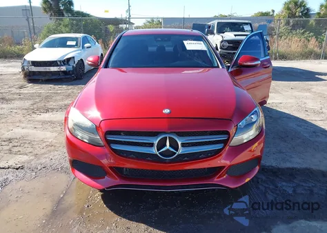 2016 Mercedes-Benz C 300 из США, поврежденный, VIN 55SWF4JB5GU150325
